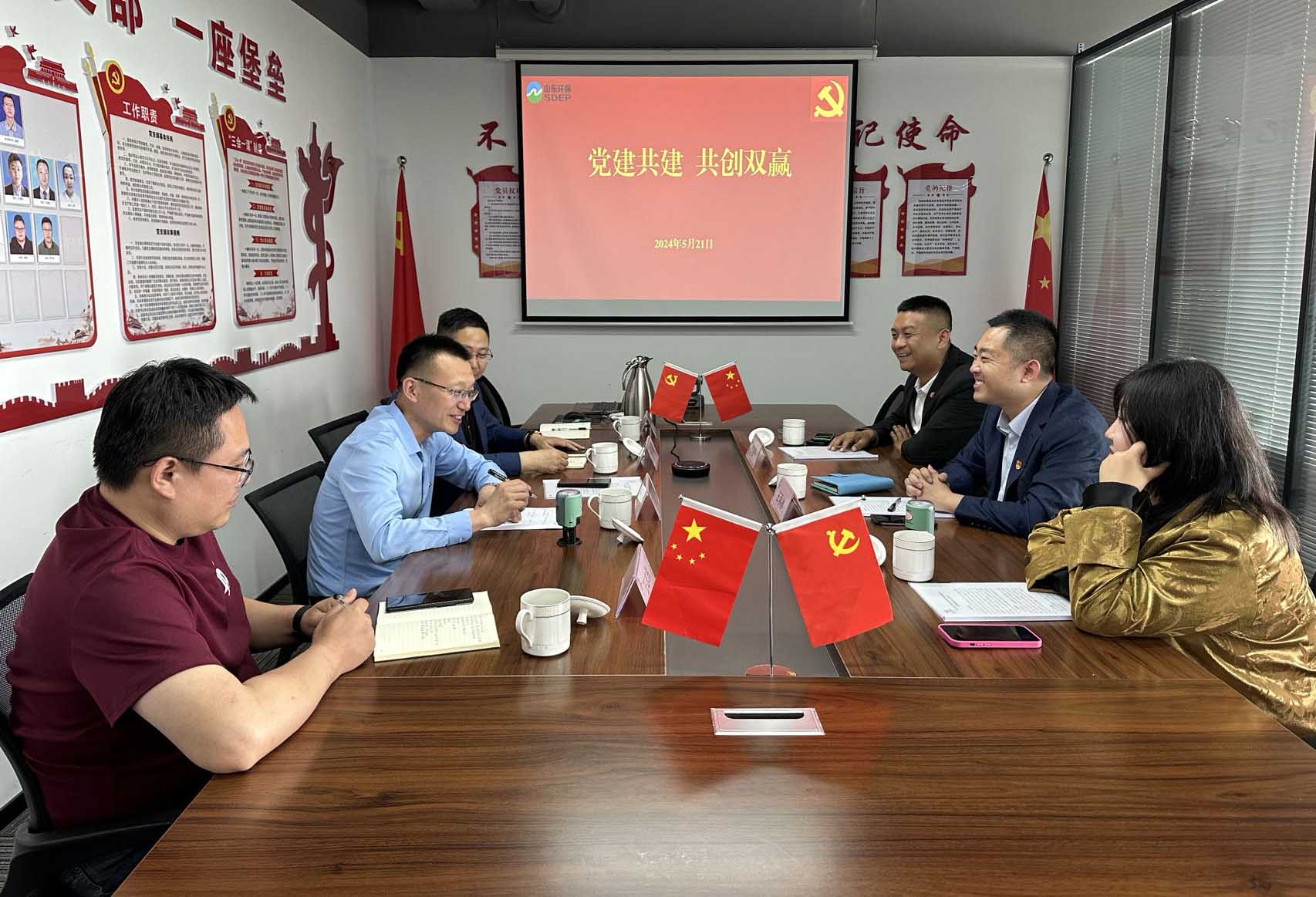 座談會(huì )+簽約.jpg